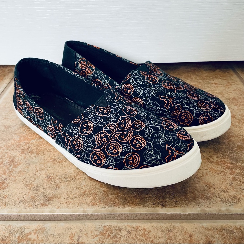 ✨SOLD✨Tommy Bahama Halloween Glow In The Dark Slip-on Shoes Size 9.5